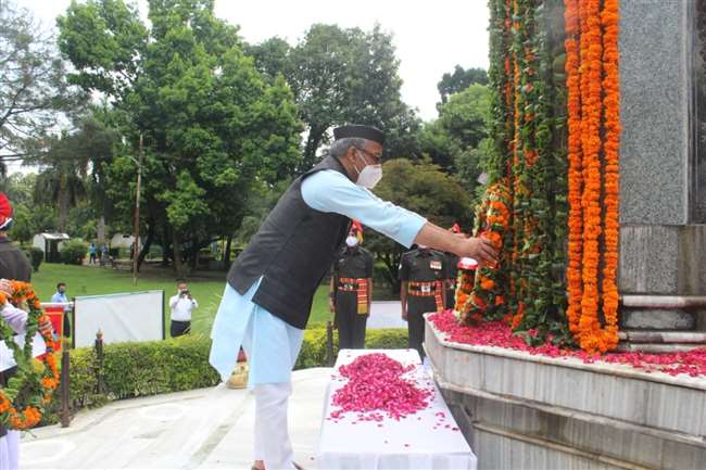 Kargil Vijay Diwas 2020: मुख्यमंत्री ने कारगिल शहीद स्‍मारक पर शहीदों को दी  श्रद्धांजलि - Chief Minister pays tribute to Kargil martyr memorial