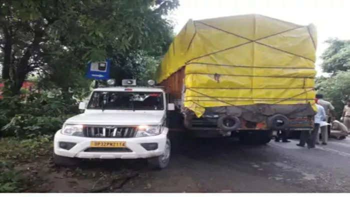 जयसिंहपुर के उघरपुर में एआरटीओ की टीम हादसे का शिकार हो गयी।