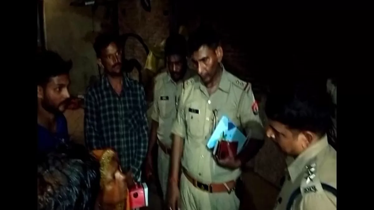 Agra Crime: बिजली का तार डालने को लेकर आगरा में हुई फायरिंग, पति-पत्नी समेत छह घायल