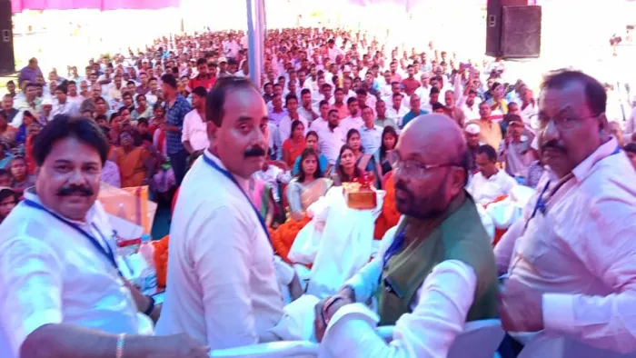 कुशवाहा सम्मेलन में शामिल पूर्व मंत्री बसावन प्रसाद भगत व अन्य। जागरण