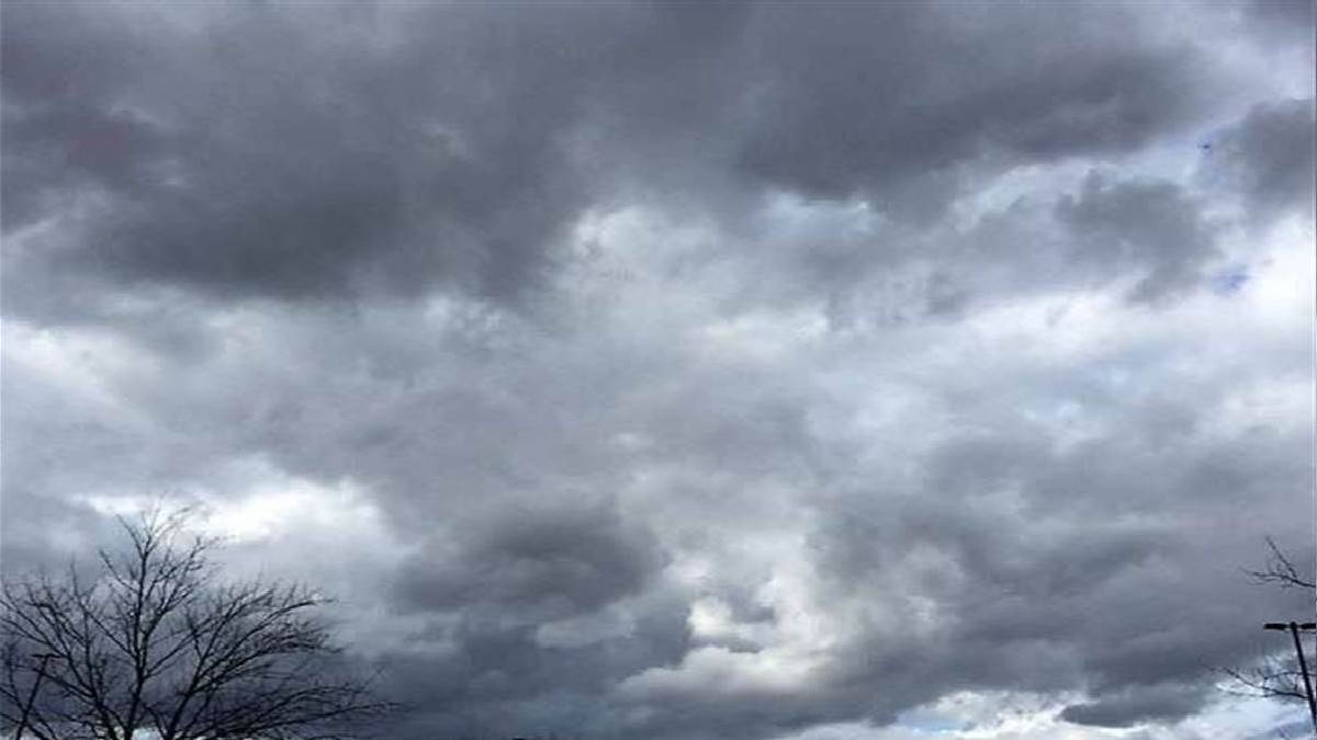 Bareilly weather update बादल छाए रहने के साथ आज भी होगी रिमझिम बारिश