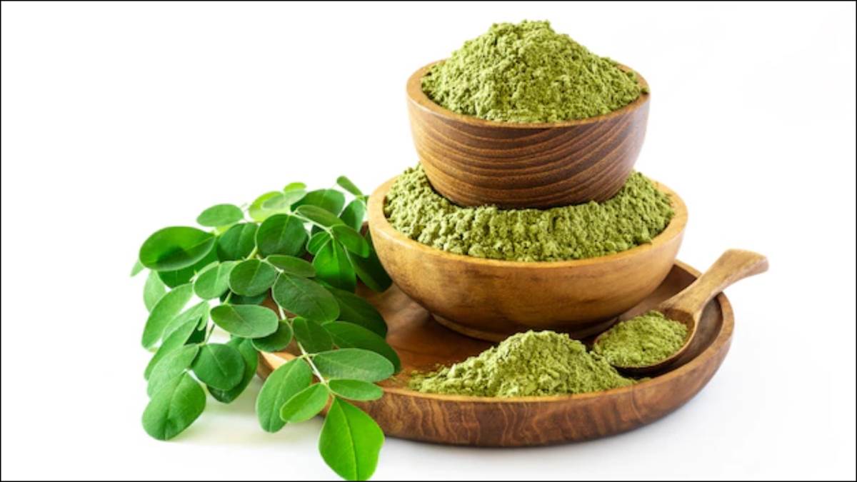 use moringa powder to get rid of dandruff and hair care