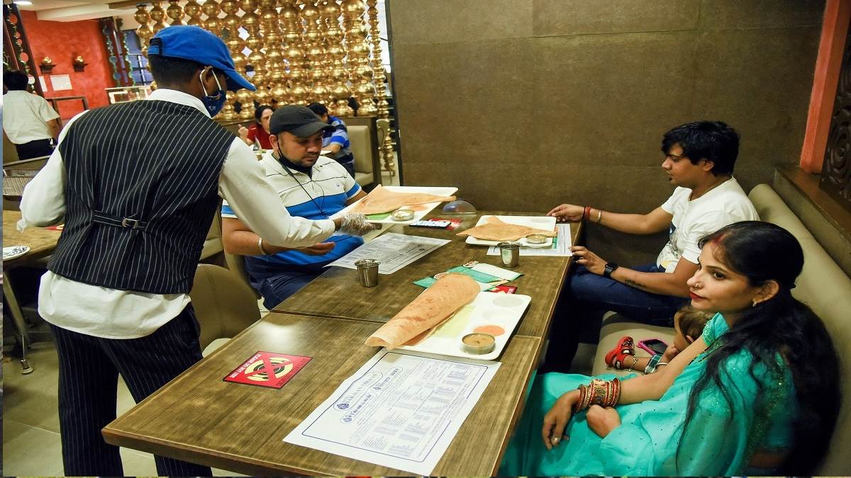 Service Charge In Restaurants होटल रेस्तरां के खिलाफ सरकार सख्त