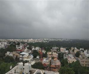 Weather in Agra Today: आगरा के आसमान पर सुबह से काली घटाओं का डेरा है।