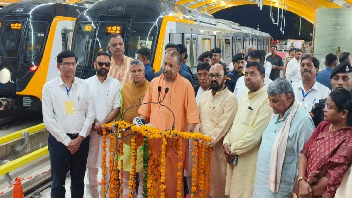 Agra Metro सीएम योगी ने आगरा में मेट्रो के हाई स्पीड ट्रायल का क‍िया