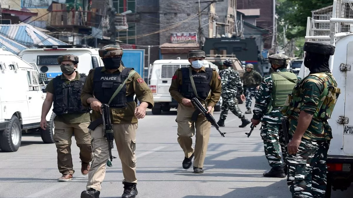 https://www.jagranimages.com/images/newimg/26072023/26_07_2023-jk_police_23483145.jpg