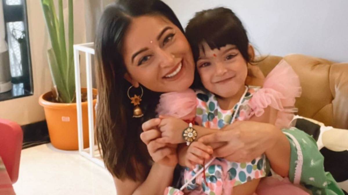 https://www.jagranimages.com/images/newimg/26072023/26_07_2023-mahhi_vij_reply_to_troll_daughter_tara__23482750.jpg