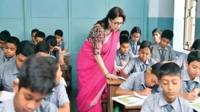 बिहार में शिक्षक और कर्मी के लिए विभाग का नया आदेश जारी। सांकेतिक तस्वीर