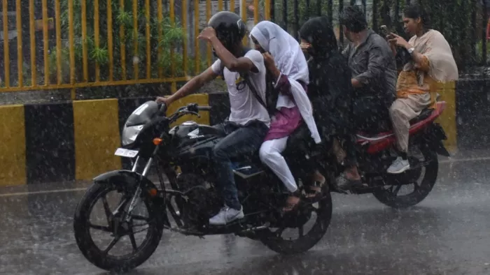 कानपुर में बारिश से लोगों को उमस से मिली राहत। जागरण