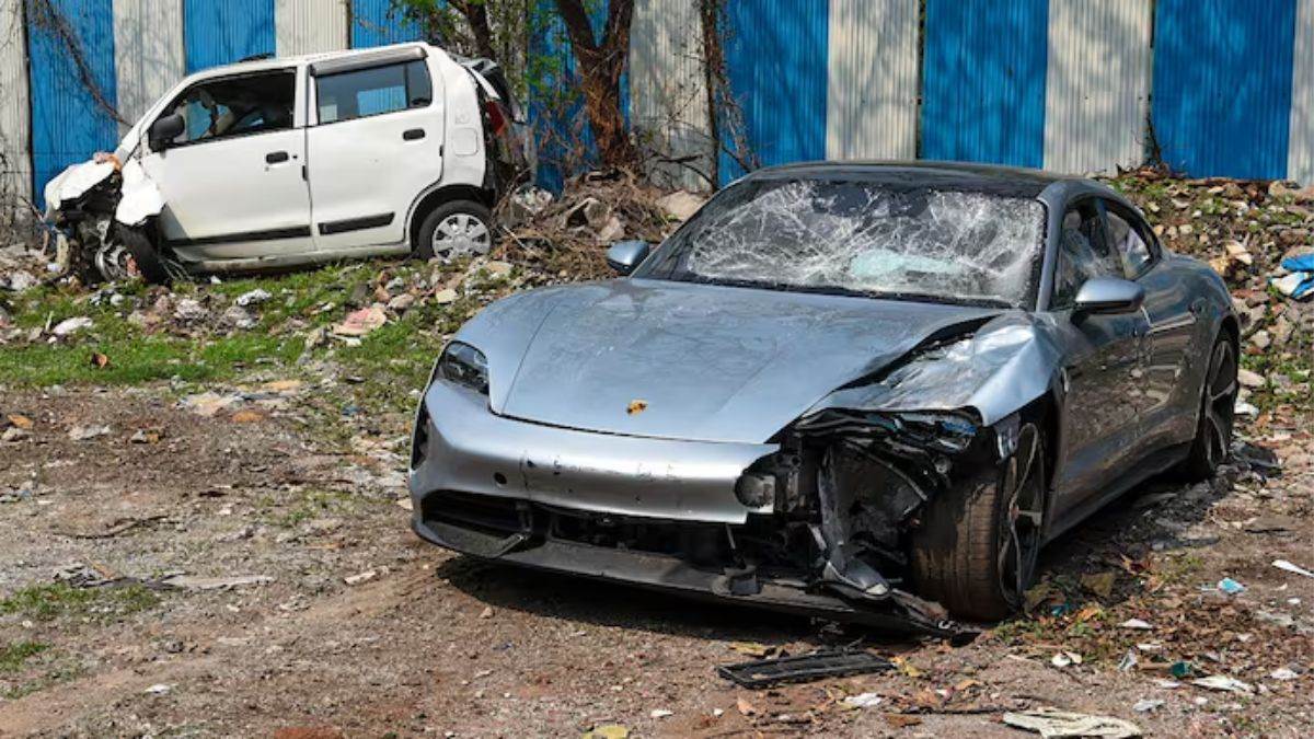 https://www.jagranimages.com/images/newimg/26072024/26_07_2024-porsche_crash_23766412.jpg