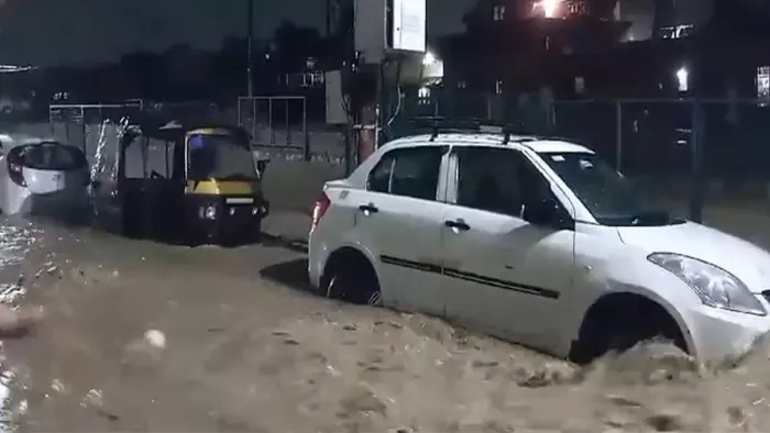 Uttarakhand Weather Today: देहरादून और बागेश्वर में कहीं-कहीं भारी से भारी वर्षा होने का अनुमान