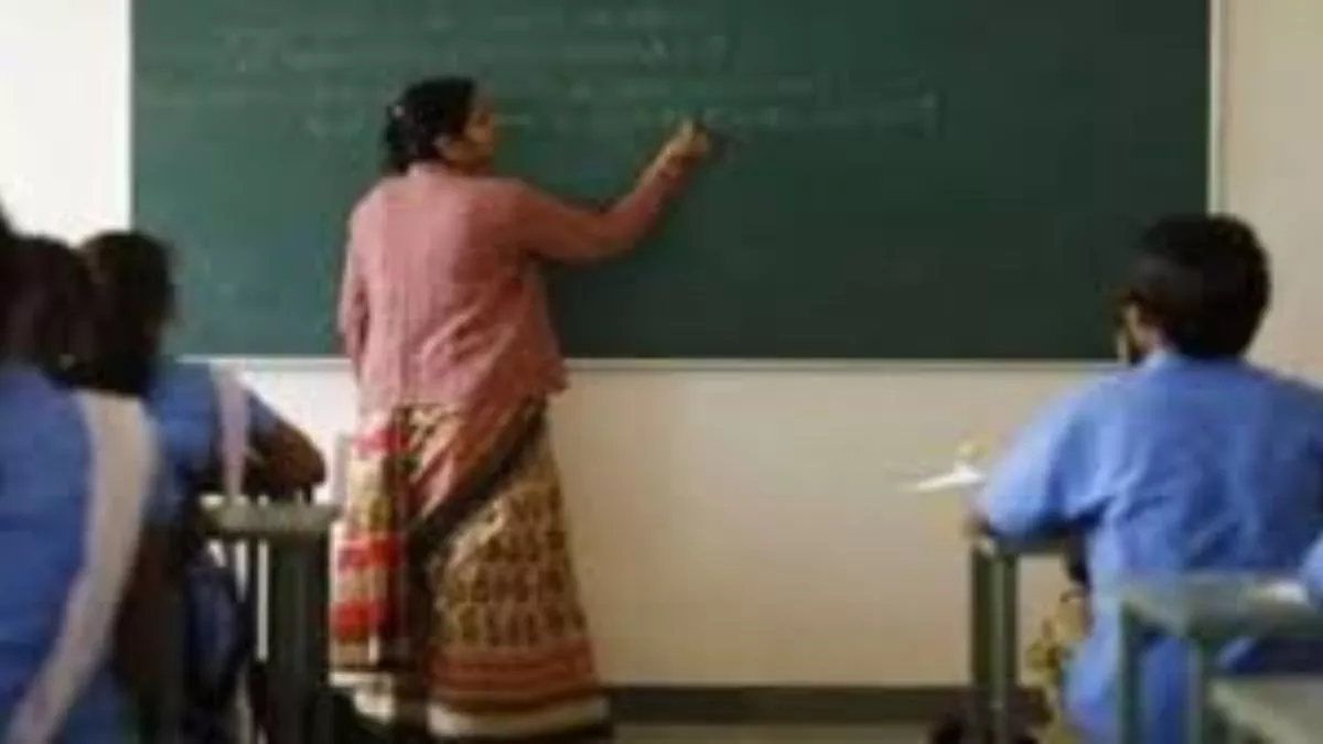 UP News: यूपी के इस जिले में 48 सरकारी स्कूल अब बनेंगे आंगनबाड़ी केंद्र, मिलेंगी आधुनिक सुविधाएं