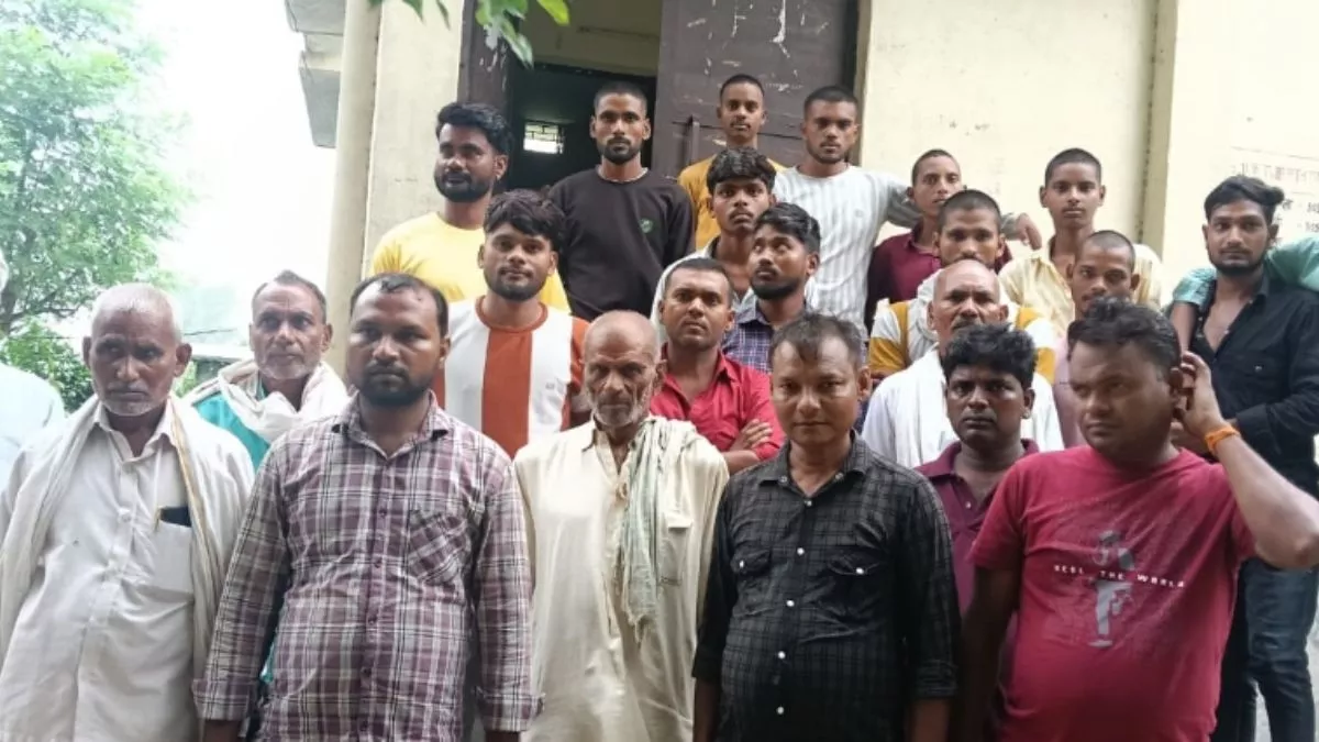गाजीपुर के इस गांव में 20 दिन से अंधेरा, ग्रामीणों का गुस्सा फूटा, पावर हाउस पर जमकर किया हंगामा