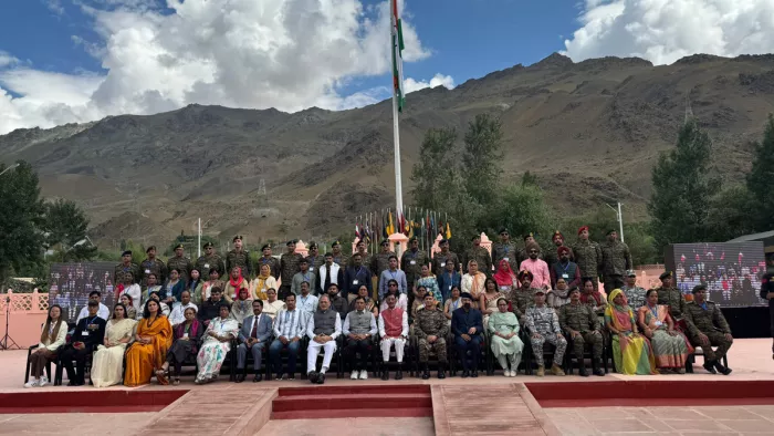 लाइट एंड साउंड शो ने युद्ध के दृश्यों को जीवंत कर दिया।