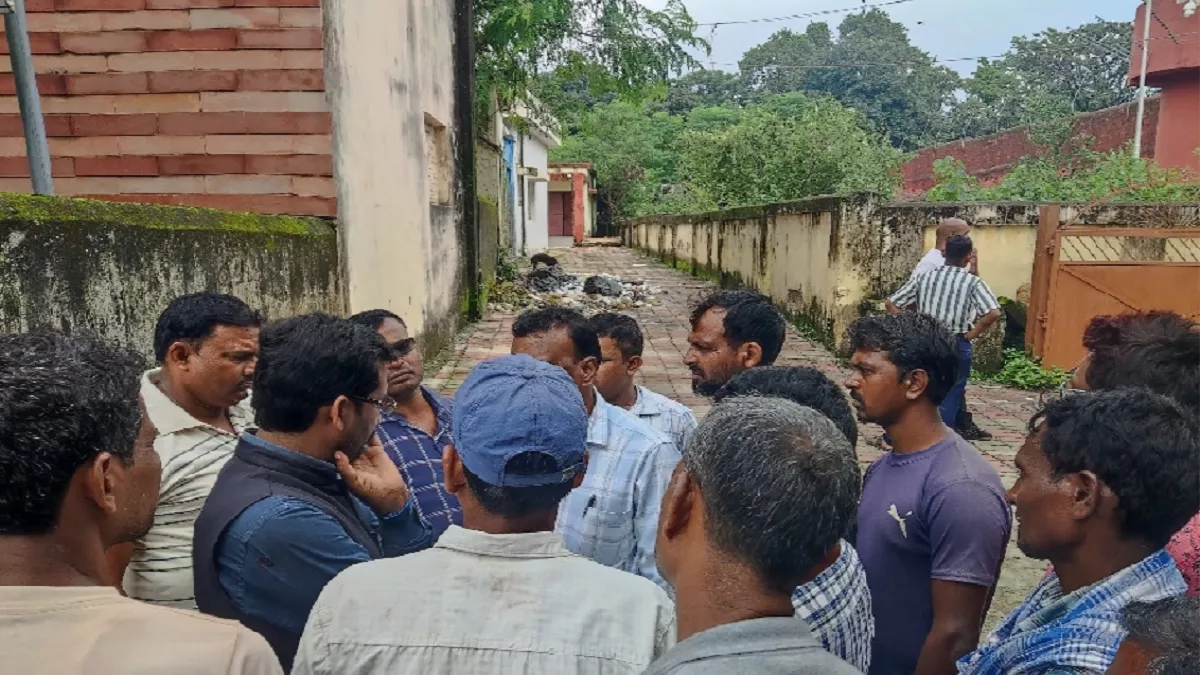 Latehar News: स्कूल में प्रताड़ित करता था शिक्षक,नाबालिग छात्रा ने फांसी लगाकर कर ली आत्महत्या