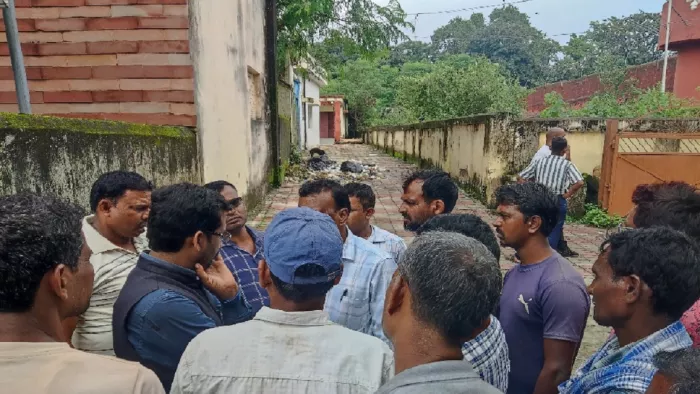 शिक्षक की प्रताड़ना से नाबालिग छात्रा ने फांसी लगाकर आत्महत्या कर ली।