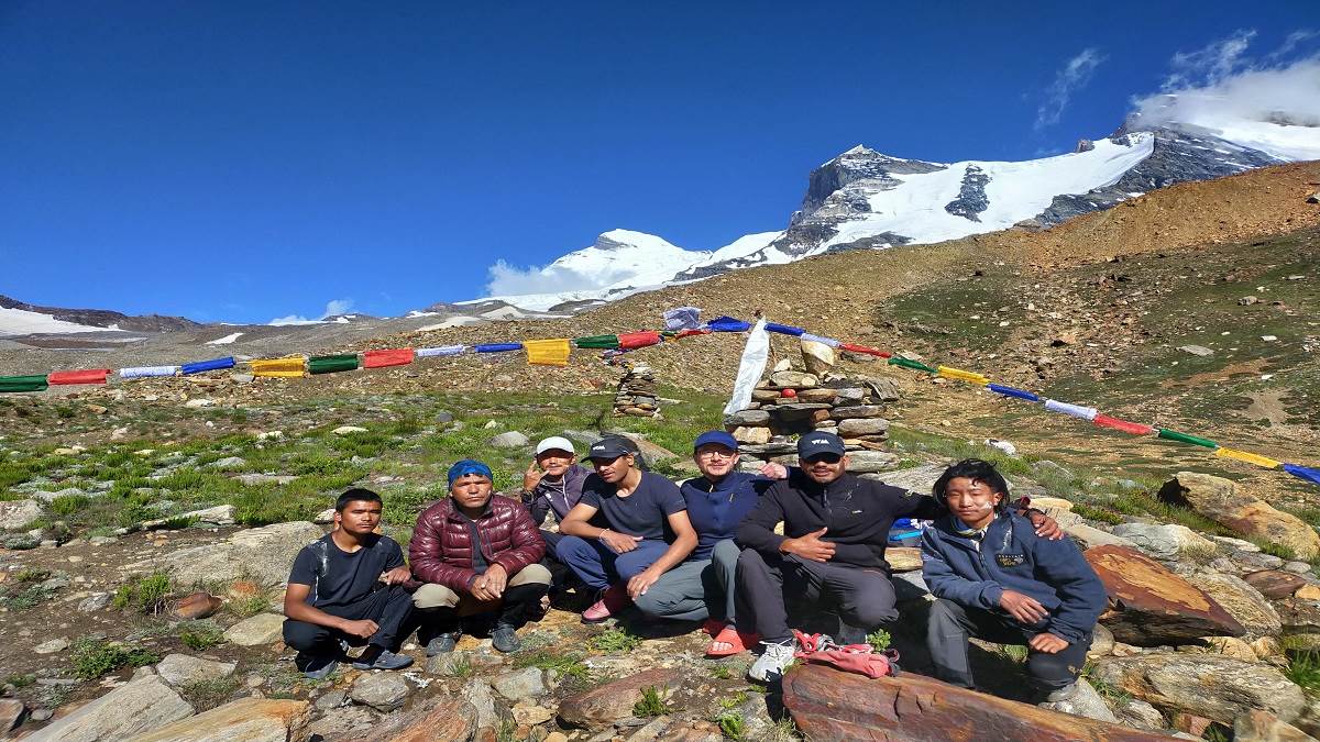 https://www.jagranimages.com/images/newimg/26072025/26_07_2025-mountaineer_anant_and_team_23995235.jpg