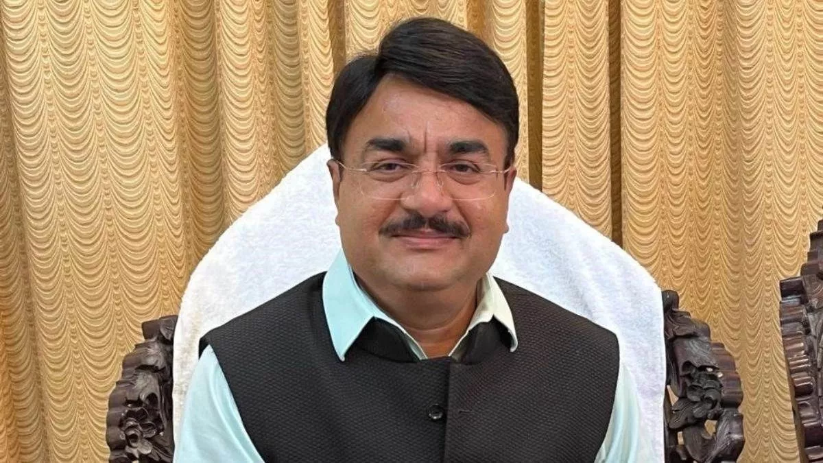 'नवाब देशभक्त नहीं, गद्दार था', BJP नेता के बयान पर भड़के कांग्रेसी; अस्पताल का नाम बदलने पर MP में सियासी बवाल