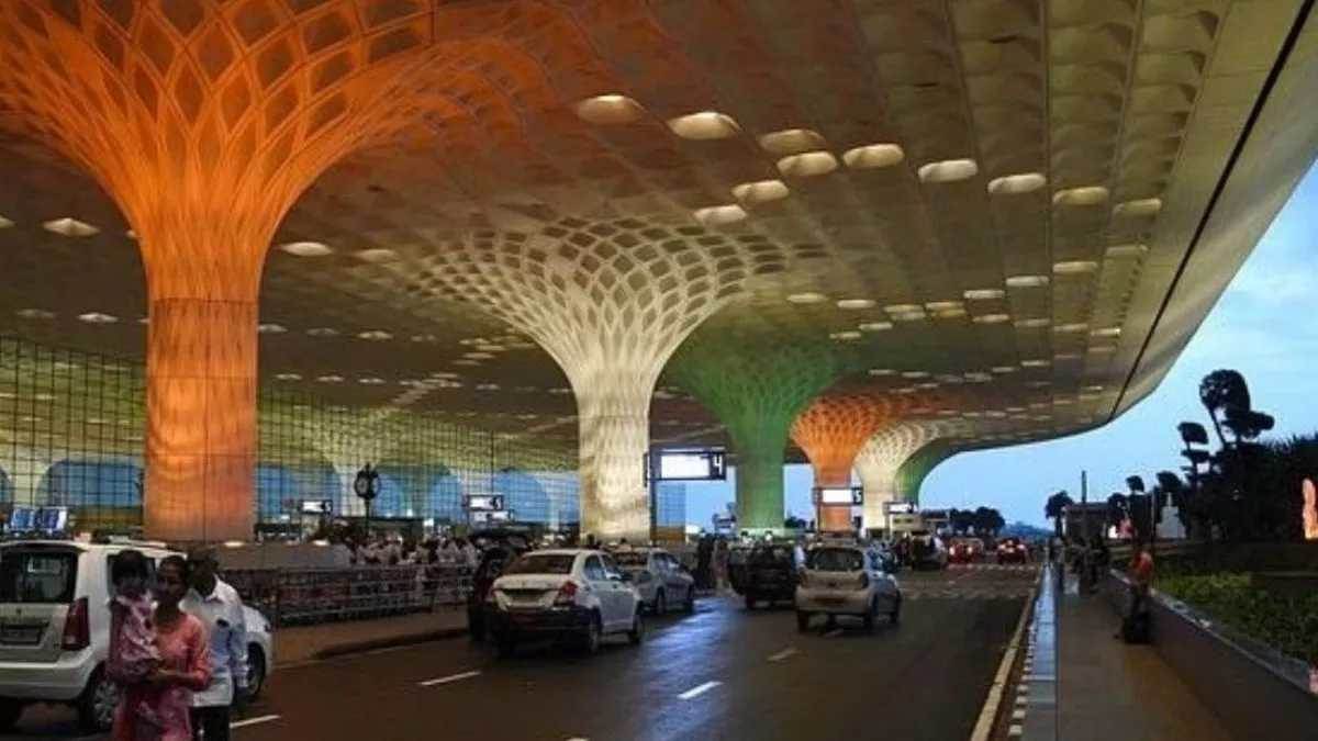 https://www.jagranimages.com/images/newimg/26072025/26_07_2025-mumbai_airport_23994756.jpg