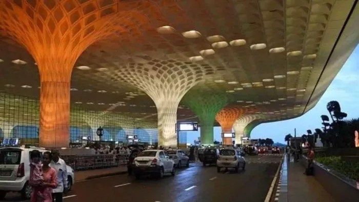 मुंबई एअरपोर्ट को बम से उड़ाने की धमकी। फाइल फोटो