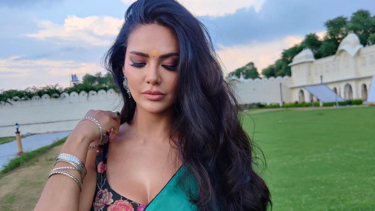 https://www.jagranimages.com/images/newimg/26082022/26_08_2022-esha_gupta_bold_photos__23014514.jpg