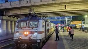 Indian Railway: टाटानगर से होकर गुजरने वाली आधा दर्जन ट्रेनें लेट, देखिए देरी से चल रही ट्रेनों की लिस्ट