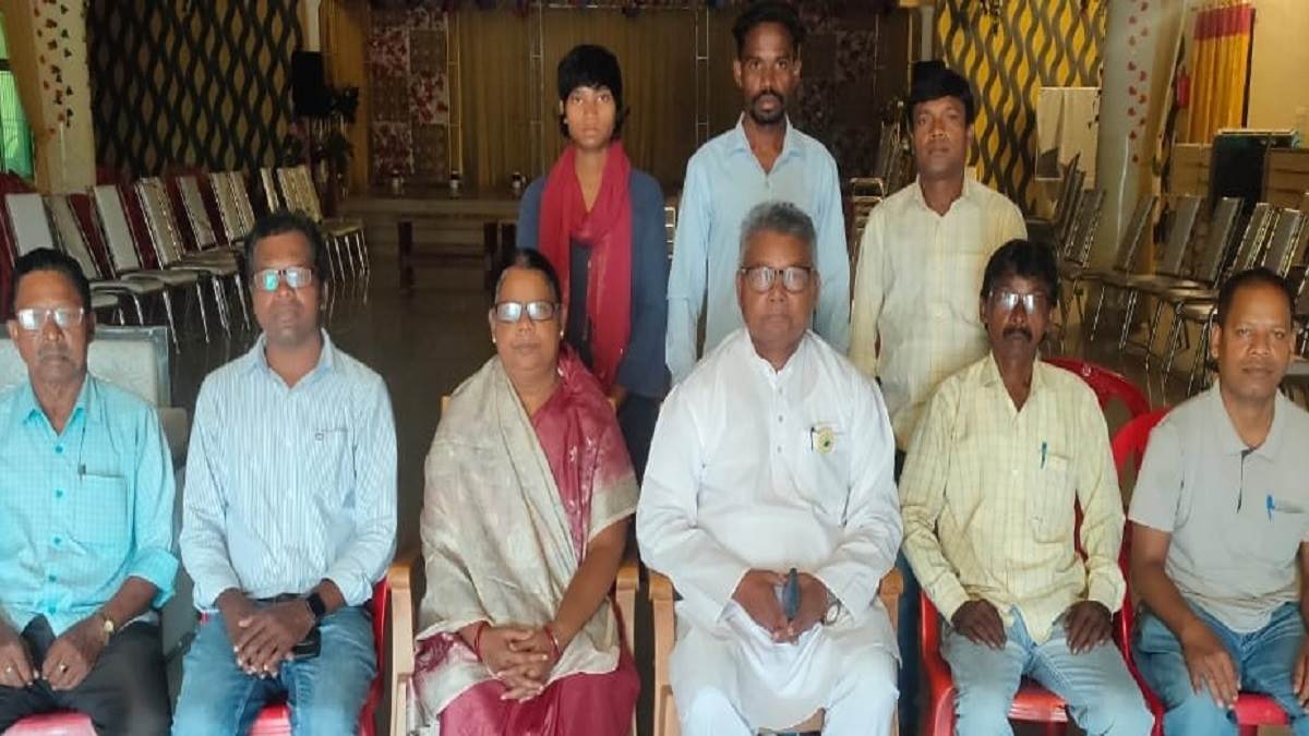 national president of adivasi sengel abhiyan salkhan murmu has said that hemant soren should leave the post of chief minister as his family does politics of selfishness