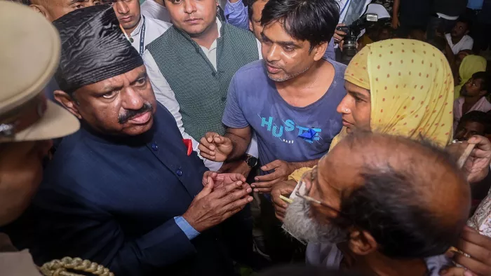 राज्यपाल द्वारा मुआवजा राशि बांटने पर TMC ने उठाया सवाल (फोटो पीटीआई)