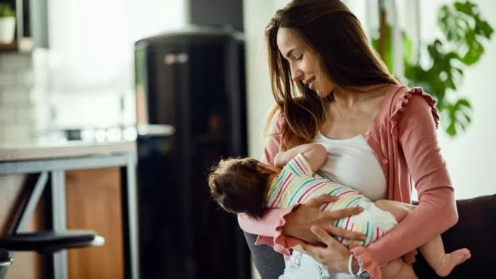 Breastfeeding Hygiene Tips: ब्रेस्टफीडिंग कराने से पहले जान लें ये बातें