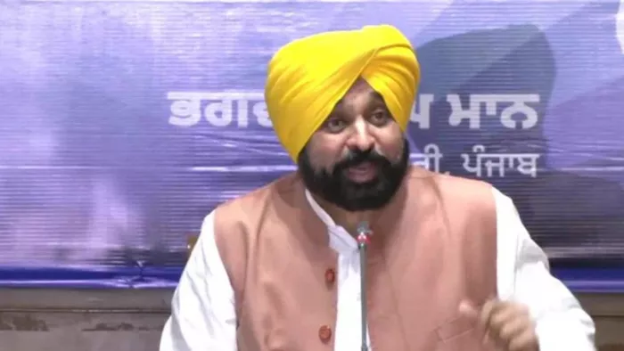 CM मान का बनवारी लाल पुरोहित को जवाब