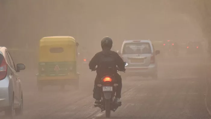 बारिश न होने से दिल्ली-NCR में बढ़ रहा प्रदूषण, आनंद विहार में स्थिति गंभीर