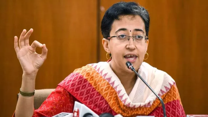 राजनिवास पहुंचा सरकार और अधिकारियों के बीच का विवाद (file photo)