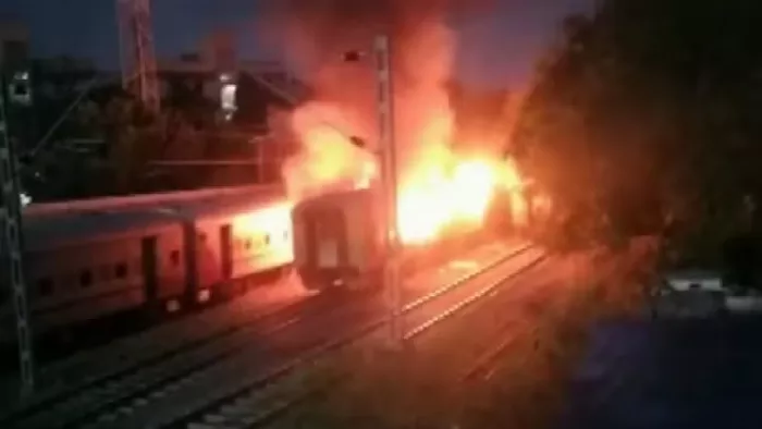 Fire In Train: मदुरै ट्रेन हादसा, धूं-धूंकर जली ट्रेन