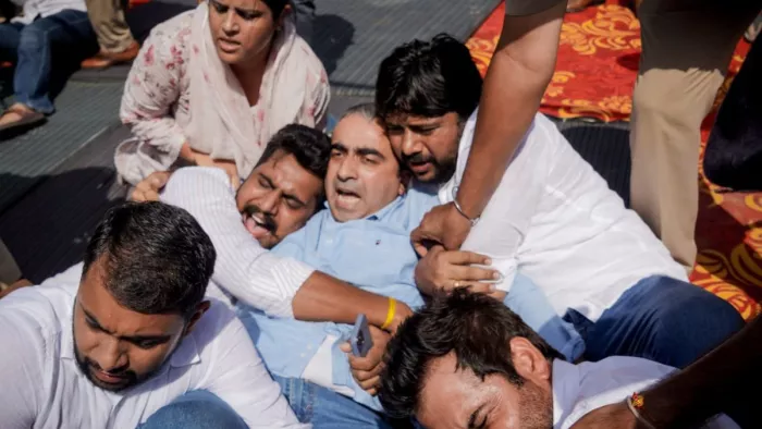 मंत्री संदीप सिंह की गिरफ्तारी की मांग को लेकर 'आप' ने किया प्रदर्शन