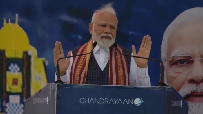 पीएम मोदी ने दिल्ली एयरपोर्ट पर लोगों को किया संबोधित