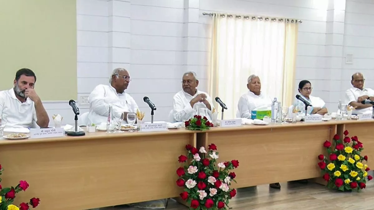 मोदी विरोध से आगे बढ़े विपक्ष, राजनीति में सत्तापक्ष और विरोधी दल दोनों को ही करना पड़ता है काम