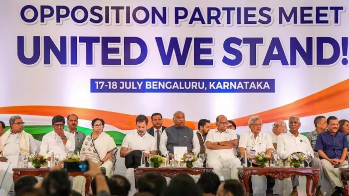 विपक्षी दल एक बैठक के बाद प्रेस कांफ्रेंस को संबोधित करते हुए। (फाइल फोटो)