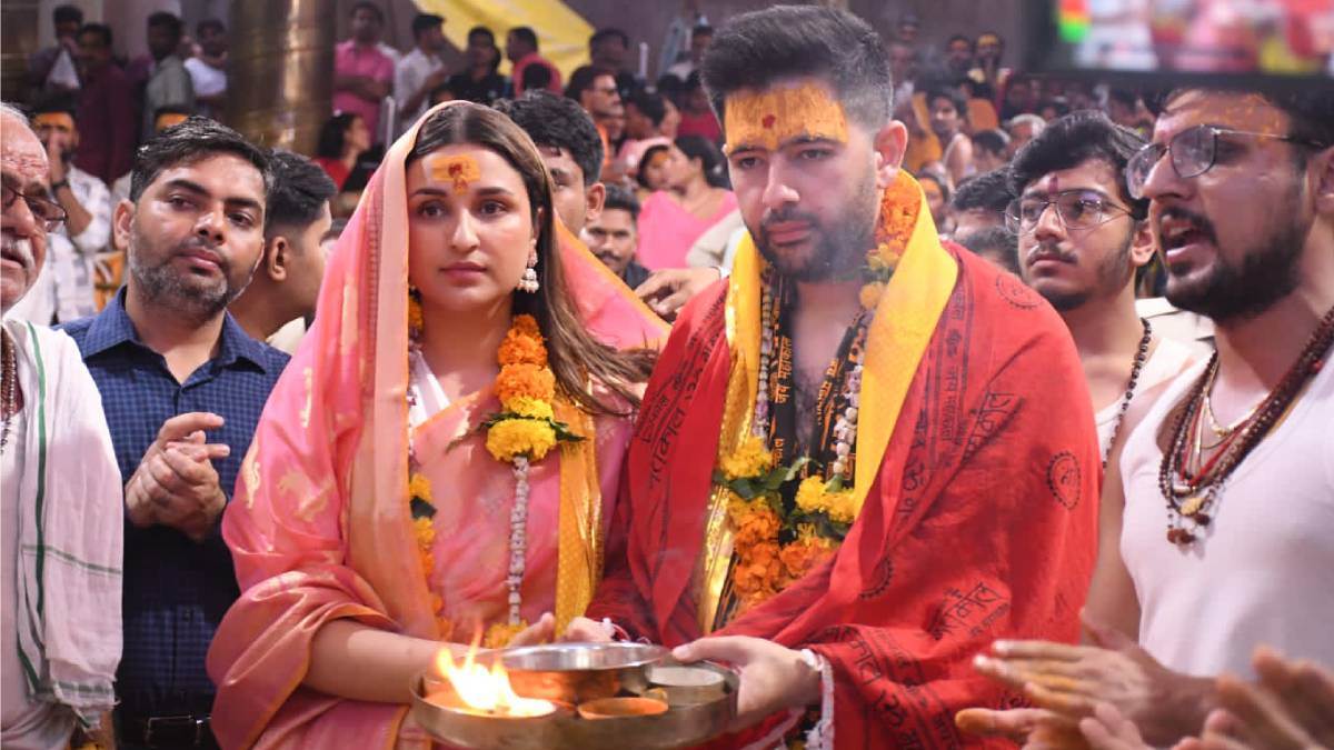 https://www.jagranimages.com/images/newimg/26082023/26_08_2023-parineeti_chopra_raghav_chadha_mahakal_mandir_1_23513242_1801462.jpg