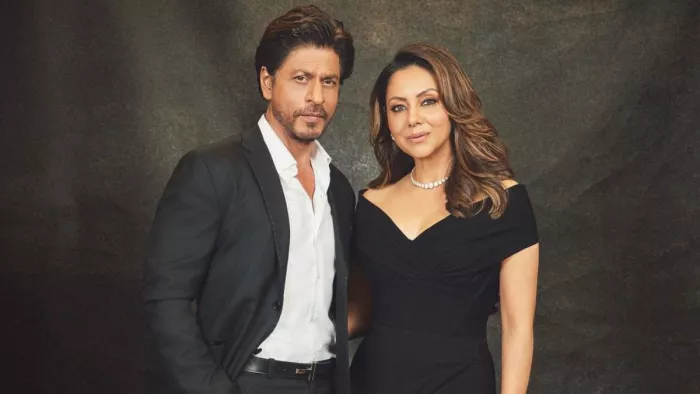 वाइफ के सवाल पर शाह रुख ने किया रिएक्ट (Photo Credit-Gauri Khan Instagram)