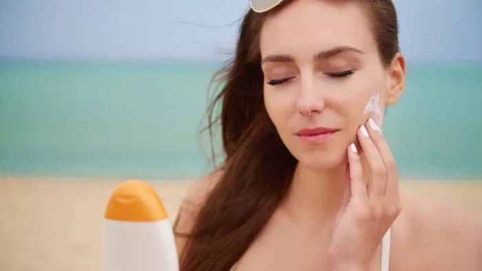 Sunscreen Myths: क्या बारिश के मौसम में सनस्क्रीन नहीं लगाना चाहिए