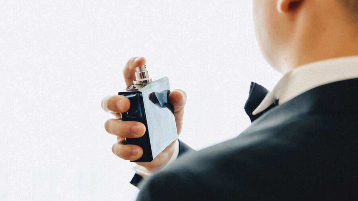 https://www.jagranimages.com/images/newimg/26082024/26_08_2024-best_perfume_for_men_23785458.jpg