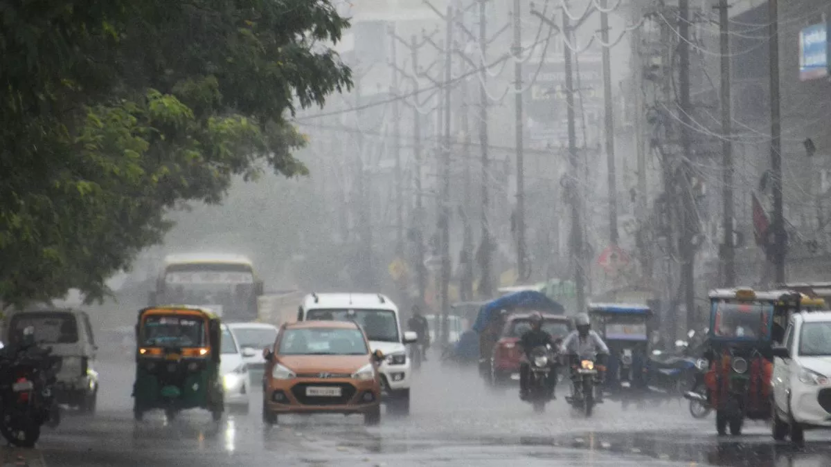 Bihar Weather Today: बिहार के 5 जिलों में भारी बारिश की चेतावनी, राजधानी में सिर्फ बूंदाबांदी; पढ़ें IMD का ताजा अपडेट