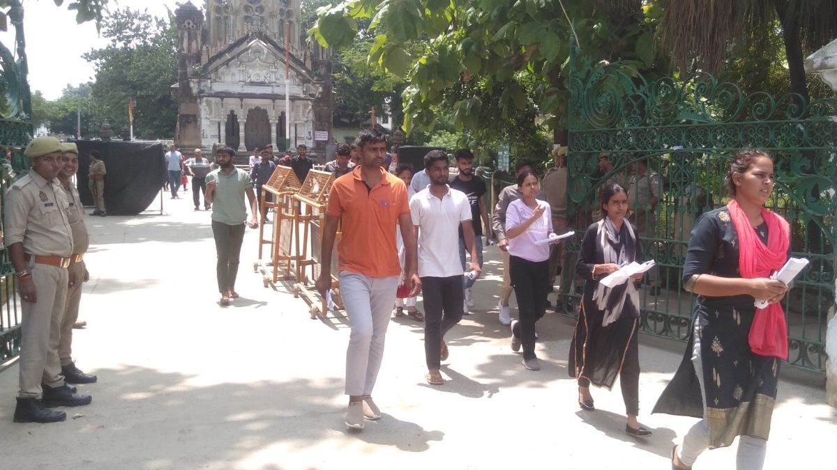up police exam two constables from rajasthan who came to take the exam as solvers were arrested in balrampur