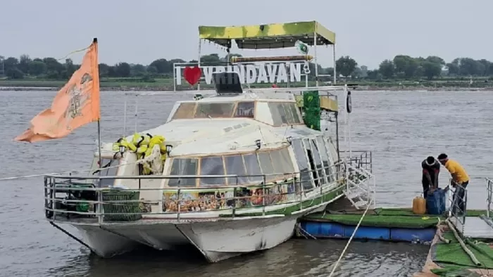 वृंदावन में यमुना की लहरों पर चलेगा क्रूज गरुड़।