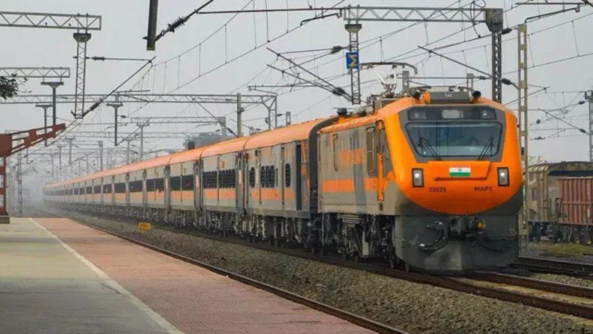 https://www.jagranimages.com/images/newimg/26082025/26_08_2025-amrit_bharat_train_24026021.jpg