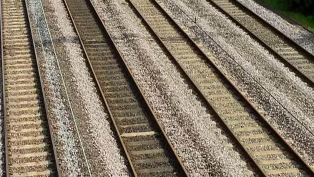 https://www.jagranimages.com/images/newimg/26082025/26_08_2025-bhagalpur_rail_line_24026048.jpg