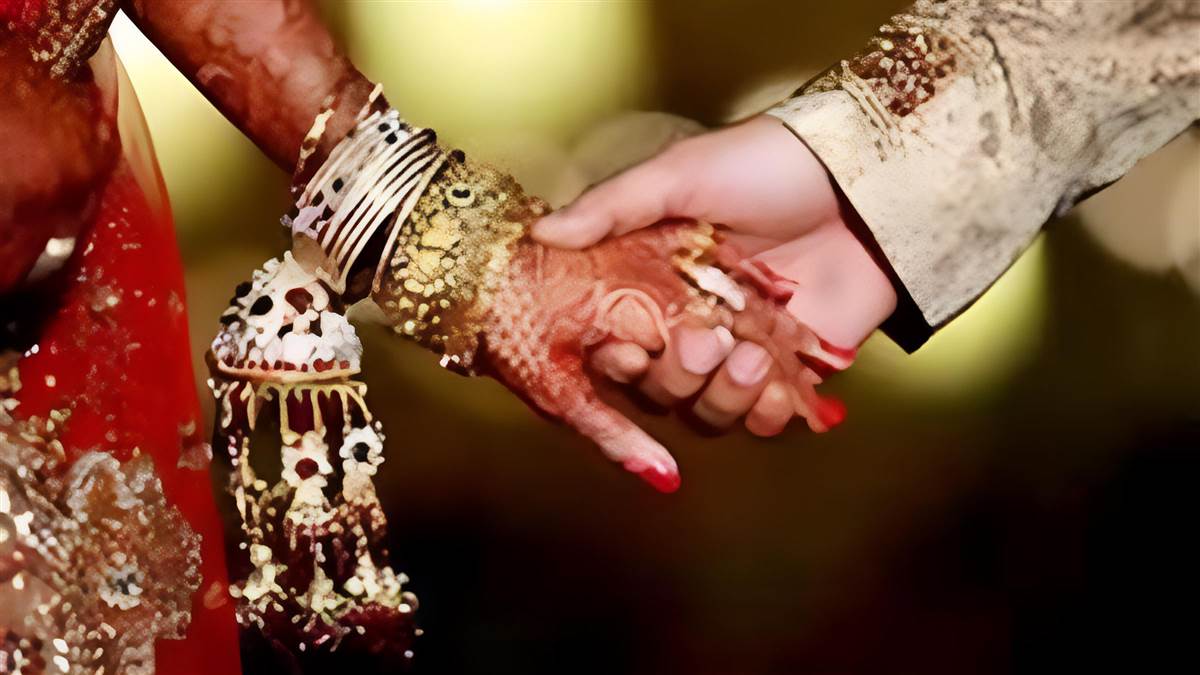 https://www.jagranimages.com/images/newimg/26082025/26_08_2025-bride_24025866_184624514.jpg