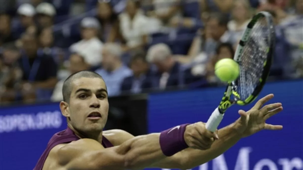 US Open 2025: सिर मुंडवा कर कोर्ट पर पहुंचे अलकराज ने खेल से जीता दिल, फैंस ने नए लुक पर जमकर बजाई तालियां