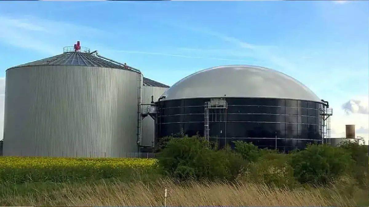 https://www.jagranimages.com/images/newimg/26082025/26_08_2025-compressed_gas_plant__24025431.jpg