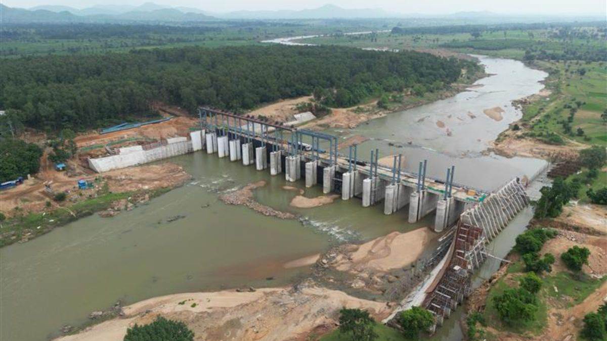 https://www.jagranimages.com/images/newimg/26082025/26_08_2025-dumka_mega_lift_irrigation_project__24024932.jpg